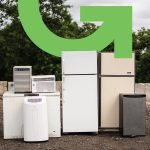 Appareils réfrigérants dans un écocentre, avec une flèche verte